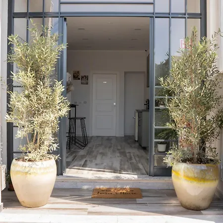 Fara's House Bed & Breakfast 3*