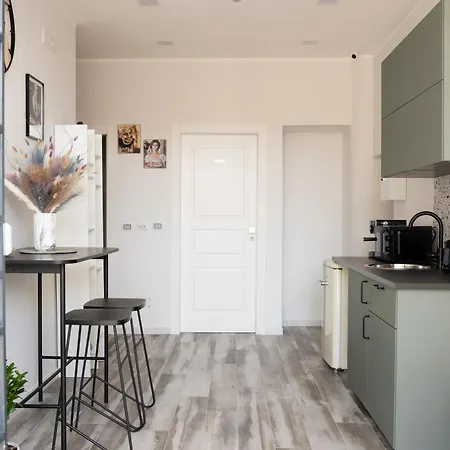 Fara's House 3* Νάπολη